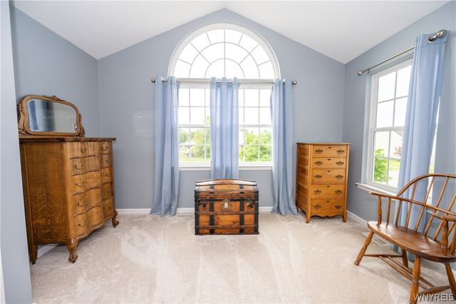 26 Morris Crescent, West Seneca, NY 14224