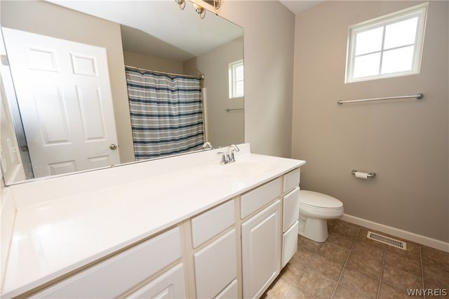 26 Morris Crescent, West Seneca, NY 14224
