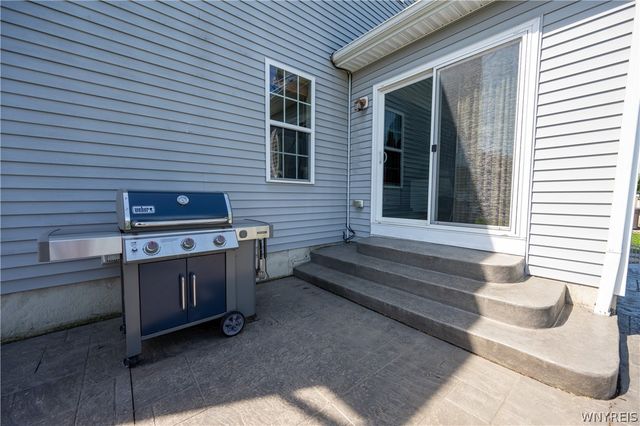 26 Morris Crescent, West Seneca, NY 14224