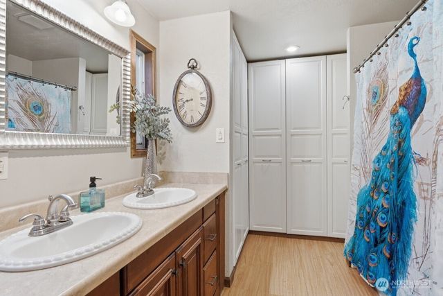 26420 Lake Fenwick Road S, Kent, WA 98032