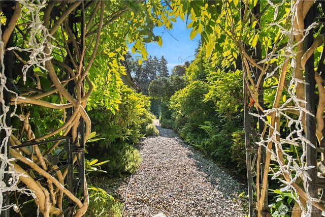 26420 Lake Fenwick Road S, Kent, WA 98032