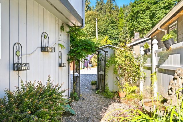 26420 Lake Fenwick Road S, Kent, WA 98032