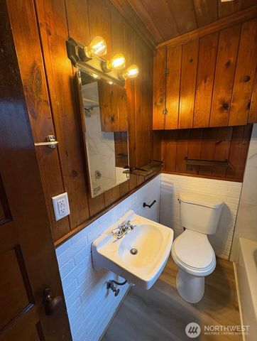 26420 Lake Fenwick Road S, Kent, WA 98032