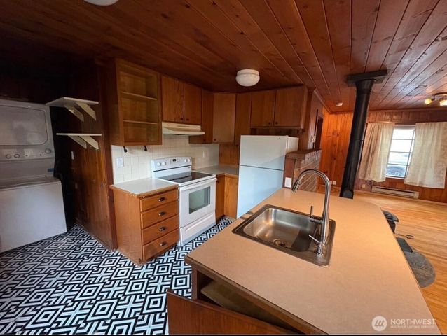 26420 Lake Fenwick Road S, Kent, WA 98032