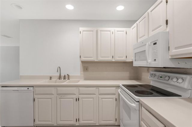 601 ARBOR LAKE LANE 601, Tampa, FL 33602