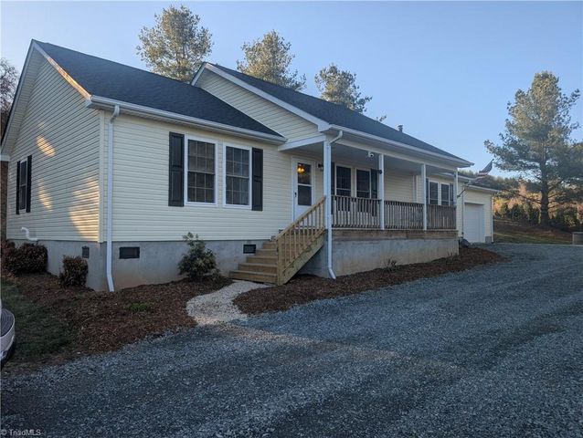 47 Peacock Lane, Sparta, NC 28675