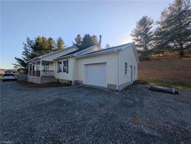 47 Peacock Lane, Sparta, NC 28675