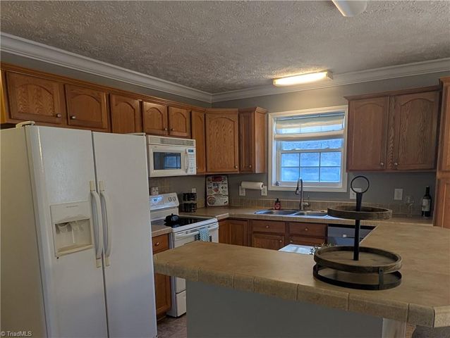 47 Peacock Lane, Sparta, NC 28675