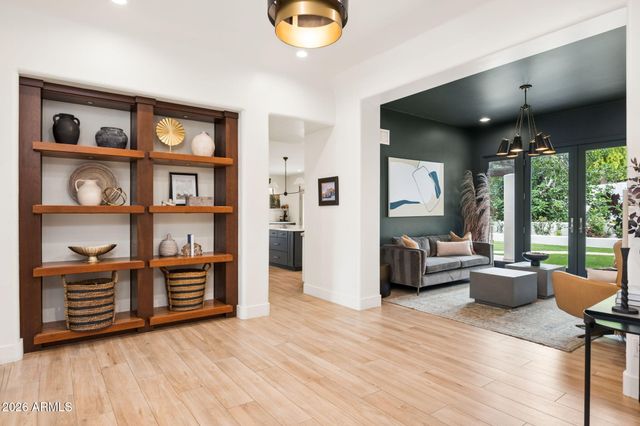 2002 E CAROLINE Lane, Tempe, AZ 85284