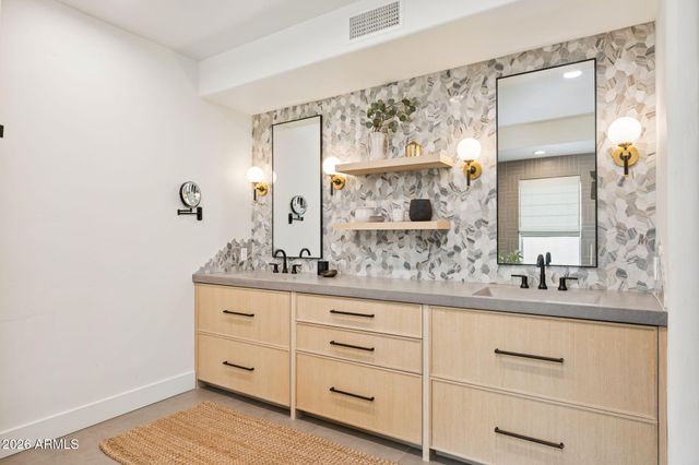 2002 E CAROLINE Lane, Tempe, AZ 85284