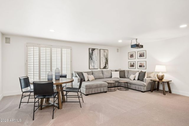 2002 E CAROLINE Lane, Tempe, AZ 85284
