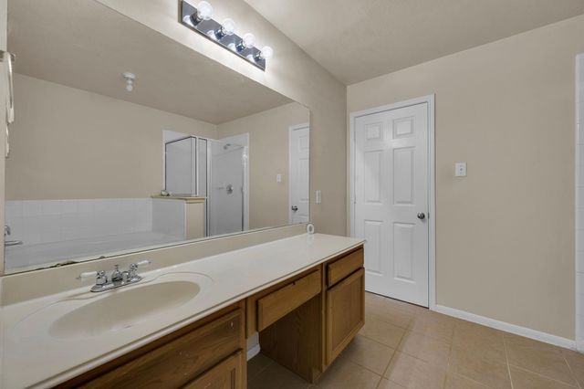 11620 Champions Green Drve Drive, Houston, TX 77066