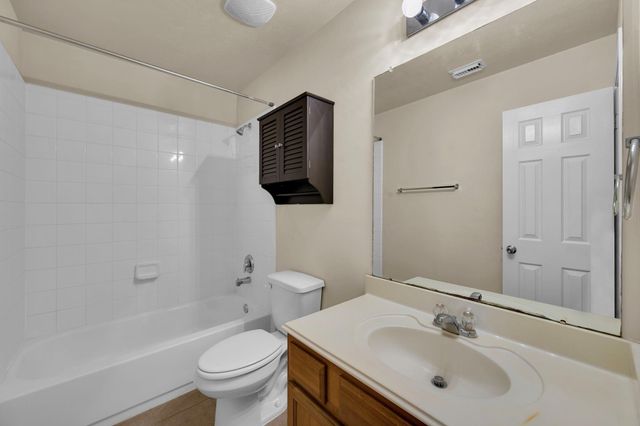11620 Champions Green Drve Drive, Houston, TX 77066