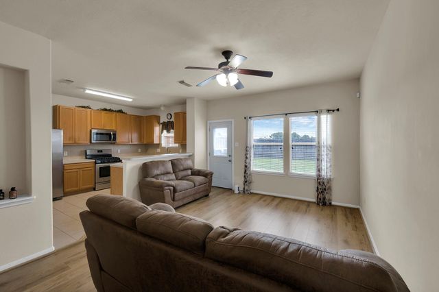 11620 Champions Green Drve Drive, Houston, TX 77066