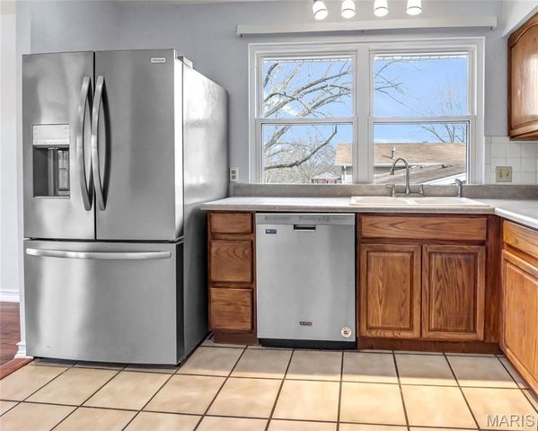 13 Greenfield Drive, St Peters, MO 63376