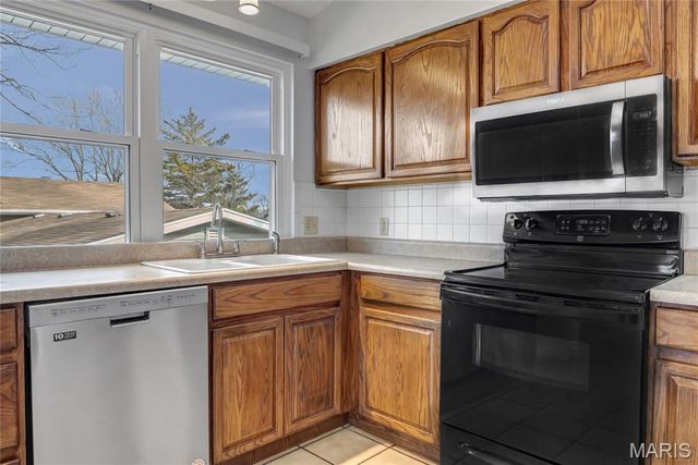 13 Greenfield Drive, St Peters, MO 63376