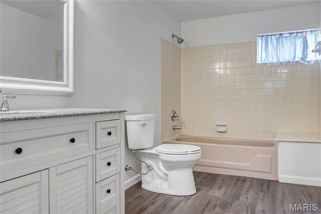 13 Greenfield Drive, St Peters, MO 63376