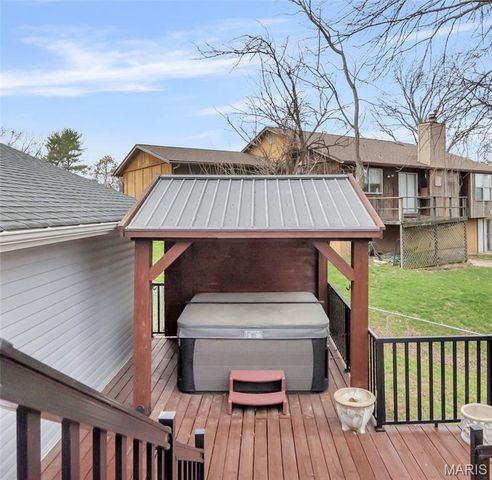 13 Greenfield Drive, St Peters, MO 63376