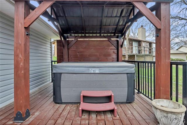 13 Greenfield Drive, St Peters, MO 63376