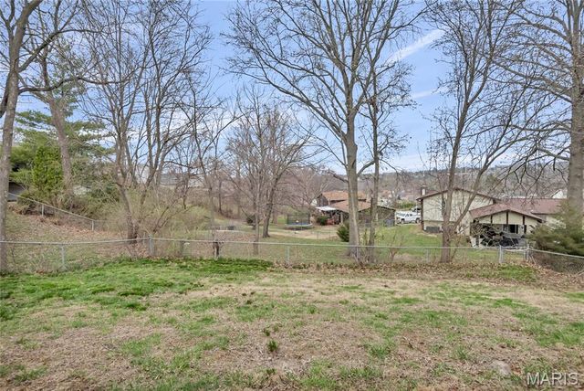 13 Greenfield Drive, St Peters, MO 63376