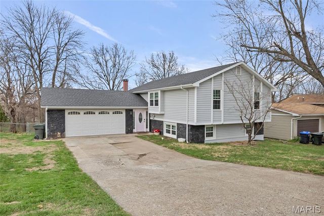 13 Greenfield Drive, St Peters, MO 63376