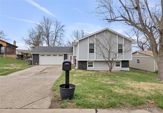 13 Greenfield Drive, St Peters, MO 63376