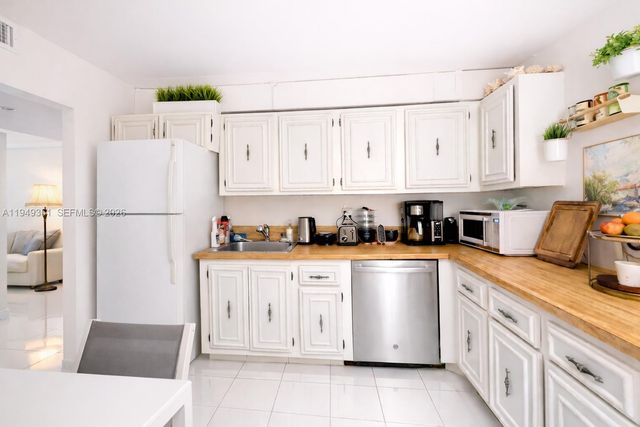 800 Parkview Dr 928, Hallandale Beach, FL 33009