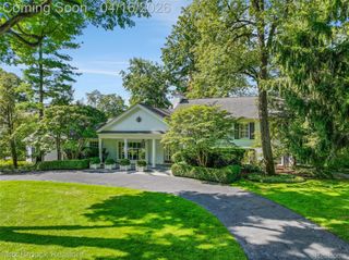919 W Glengarry Circle, Bloomfield Charter Township, MI 48301