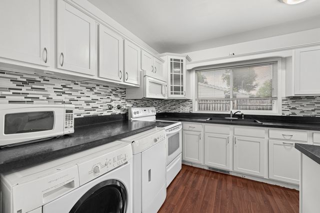 1904 N Oak Street, Bettendorf, IA 52722