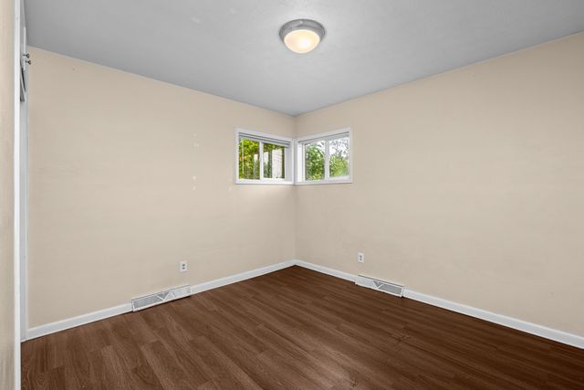 1904 N Oak Street, Bettendorf, IA 52722