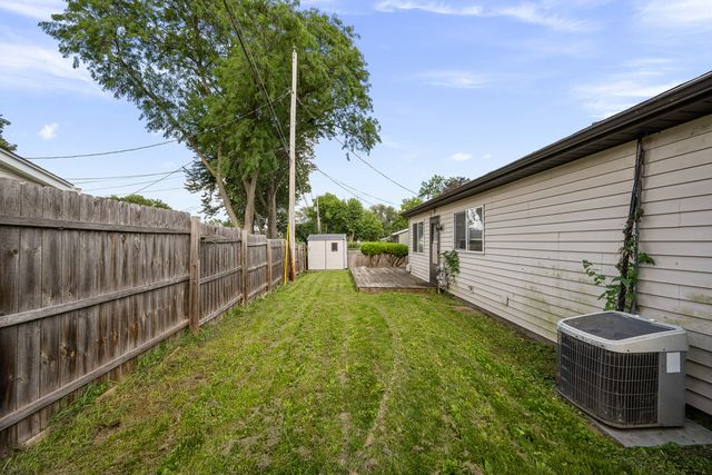 1904 N Oak Street, Bettendorf, IA 52722