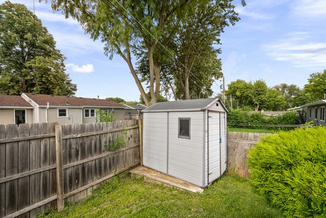 1904 N Oak Street, Bettendorf, IA 52722