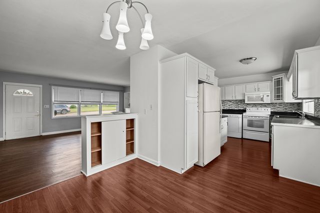 1904 N Oak Street, Bettendorf, IA 52722