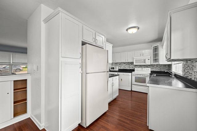 1904 N Oak Street, Bettendorf, IA 52722