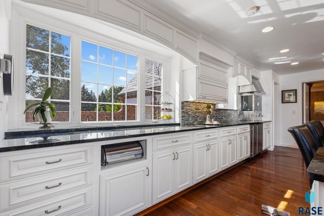 1 W Penmarch Pl Place, Sioux Falls, SD 57108