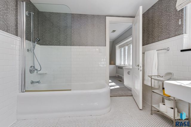 1 W Penmarch Pl Place, Sioux Falls, SD 57108