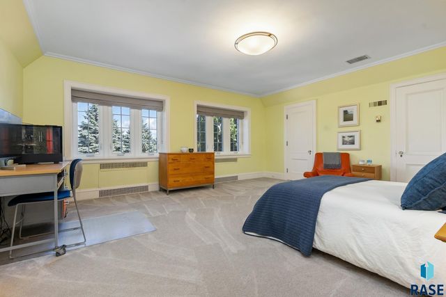 1 W Penmarch Pl Place, Sioux Falls, SD 57108