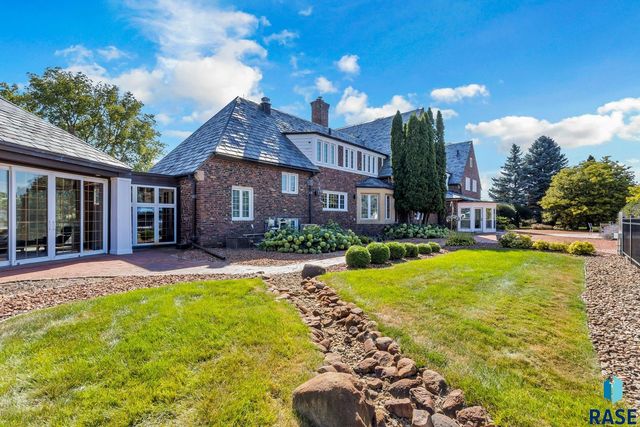 1 W Penmarch Pl Place, Sioux Falls, SD 57108