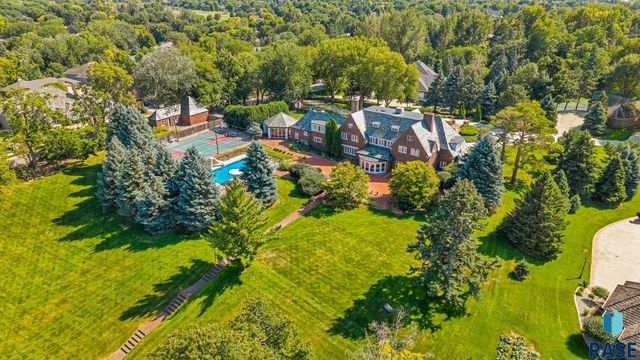 1 W Penmarch Pl Place, Sioux Falls, SD 57108