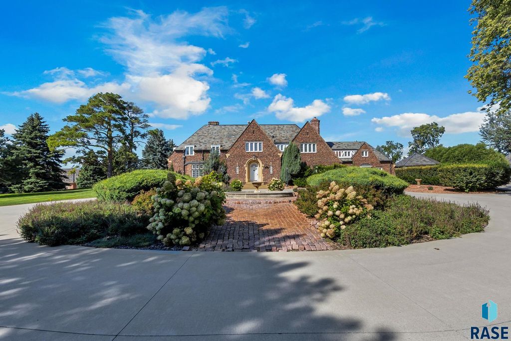 1 W Penmarch Pl Place, Sioux Falls, SD 57108