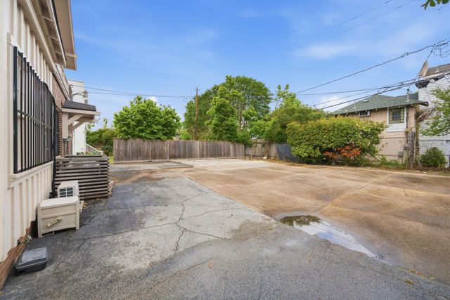 626 W Alabama Street, Houston, TX 77006