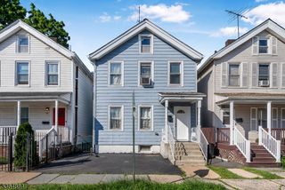 95 Hamilton St, East Orange City, NJ 07017