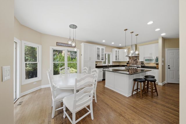 2523 Forest Court, Lindenhurst, IL 60046