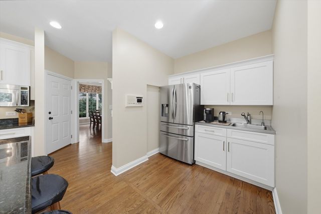 2523 Forest Court, Lindenhurst, IL 60046