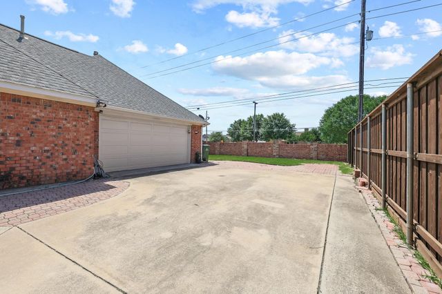 4201 Spurwood Drive, Carrollton, TX 75010