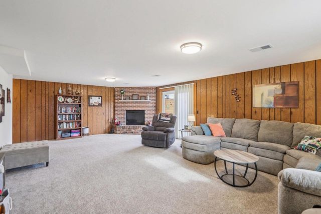 209-211 Buechner Drive, Mount Horeb, WI 53572