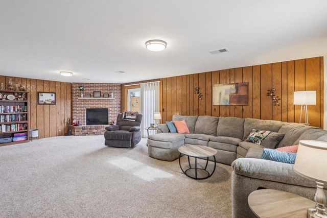 209-211 Buechner Drive, Mount Horeb, WI 53572