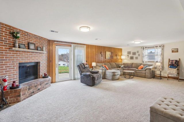 209-211 Buechner Drive, Mount Horeb, WI 53572