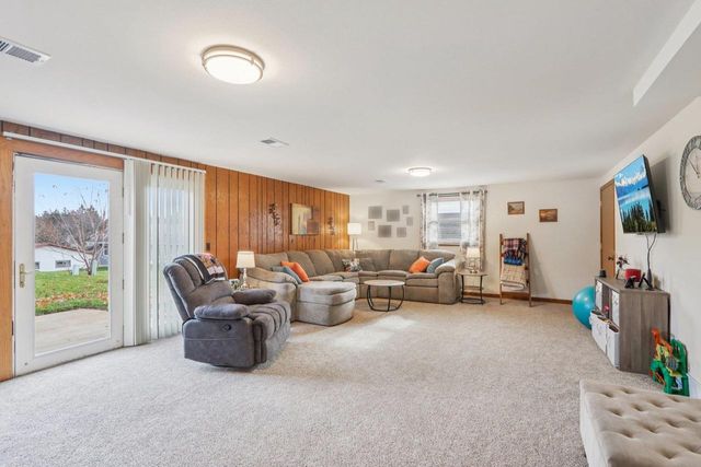 209-211 Buechner Drive, Mount Horeb, WI 53572