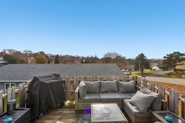 209-211 Buechner Drive, Mount Horeb, WI 53572